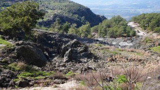 Seydikemerde heyelan nedeniyle yol kapandı