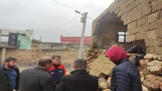 Şiddetli yağış İdilde bir evi yıktı