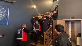 Siirtte havalandırma boşluğuna düşen kadın yaralandı
