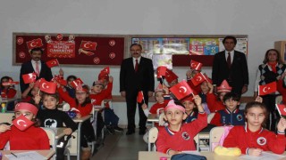 Siirtte okullarda ‘bayrak temalı açılış