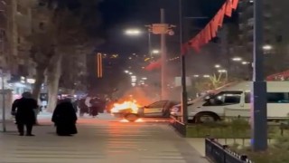 Siirtte seyir halindeki otomobil alev alev yandı