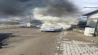 Siirtte seyir halindeki otomobil alevlere teslim oldu