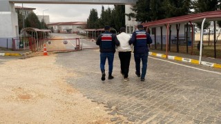 Silahlı yağma ve uyuşturucu ticaretinden 13 yıl cezayla aranan şahıs yakalandı