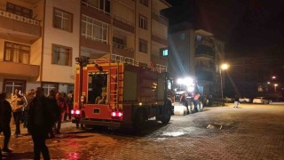 Sinopta 4 katlı binanın odunluğunda yangın