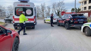 Sinopta motosiklet ile otomobil çarpıştı: 1 yaralı