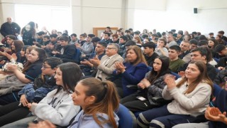 Sinopta öğrencilerden nefes kesen münazara