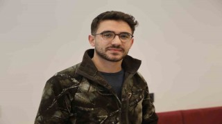 Sipariş ettiği dürümün içerisine sakalının kıllarını koydu, hesap ödemeden çıktı
