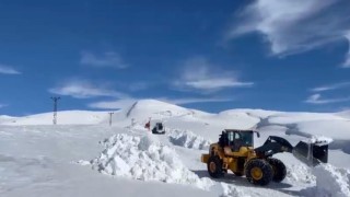 Şırnakta ekiplerin kar mesaisi sürüyor