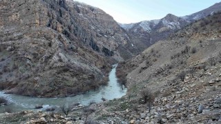 Şırnakta kar eridi, dereler taştı