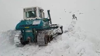 Şırnakta karla mücadele çalışmaları aralıksız sürüyor