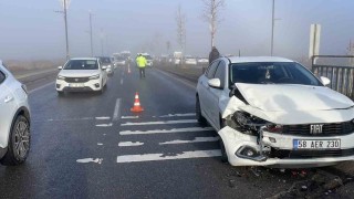 Sivasta buzlanma zincirleme kazaya neden oldu, çok sayıda araç birbirine girdi