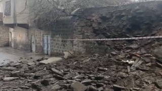 Siverekte duvar çöktü: 2 çocuk saniyelerle kurtuldu