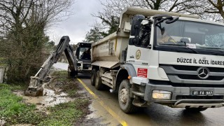 Soğukpınar Köyünde kanal temizliği çalışmaları sürüyor