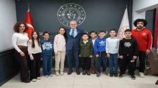 Sporcu öğrenciler il müdürü ile bir araya geldi