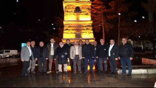 Sungurlu Belediye Başkanı Dere, vatandaşlara kandil simidi ikram etti