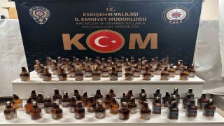Şüphe üzerine aranan araçta 100 şişe kaçak alkol ele geçirildi