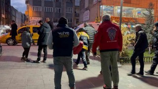 Taksi durağında bıçaklı kavga: 1 yaralı