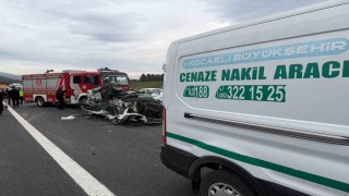 TEMde otomobil tıra çarptı: 1 ölü, 1 yaralı