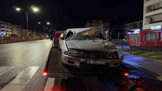 Tıra arkadan çarpan otomobilin sürücüsü yaralandı