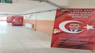 Tireboluda öğrenciler şehitleri sınıf kapılarında tanıyacak