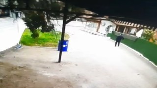 Tokatta fırtınanın devirdiği ağacın altında kalmaktan son anda kurtuldu