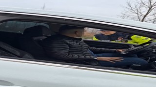 Tokatta kemer takmayan sürücüye kibar uyarı