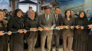 Toktalı kadınların elinde şekillenen çiniler görücüye çıktı