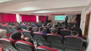 Tomarzada lise öğrencilerine siber güvenlik semineri verildi