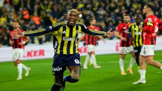 Trendyol Süper Lig: Fenerbahçe: 3 - Gençlerbirliği: 0 (İlk yarı)