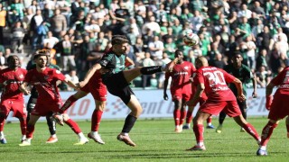 Trendyol Süper Lig: Kocaelispor: 1 - Gaziantep FK: 0 (İlk yarı)