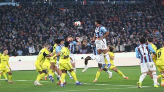 Trendyol Süper Lig: Trabzonspor: 2 - Fenerbahçe: 2 (İlk yarı)