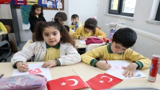 Tuncelide ilk ders Bayrak sevgisi