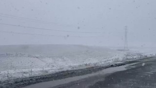 Türkiyenin en kurak ilçelerinden Karapınarda kar sevinci