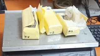 Türkiyeye sokulmak istenen 11 kilo 180 gram kokain ve 5 kilo altın sınırda yakalandı