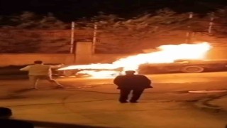Tuzlada park halindeki otomobil alev alev yandı