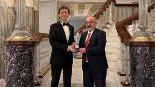 Ünlü Yazar Akif Manaf’a Yeni Barış Ödülü