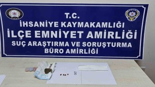 Uyuşturucu kullanarak direksiyon başına geçen şahsı polis yakaladı