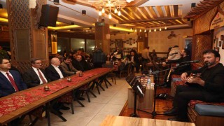 Vali Baruş ve Başkan Sekmen aşıkları dinledi