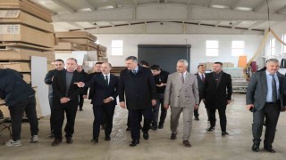 Vali Çiftçiden Oltu çıkarması