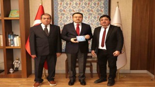 Vali Işın ve Tuğgeneral Başa Kütahyaspor 60. yıl albümü takdim edildi