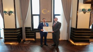Vali Masatlı, Müftü Topçuya başarı belgesi verdi