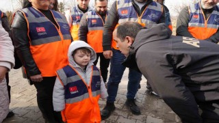 Vali Taşolar, minik AFAD gönüllüsü Poyraz Ege ile bir araya geldi