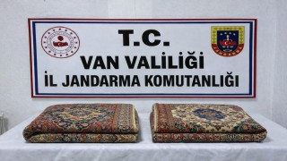 Vanda 1 milyon 200 bin TL değerinde gümrük kaçağı 2 adet halı ele geçirildi