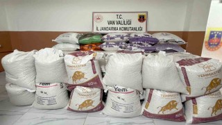 Vanda 3,5 milyon TL değerinde kaçak gıda malzemesi ele geçirildi