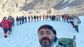 Vanda beyaz örtü altında tarihe yolculuk: Der Meryem Manastırı ziyaret edildi