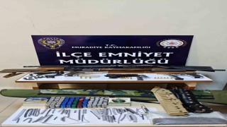 Vanda çok sayıda silah ve mühimmat ele geçirildi