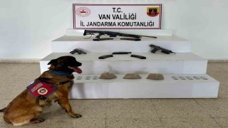 Vanda uyuşturucu ve silah ele geçirildi