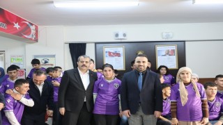 Vezirköprüde özel öğrencilere Samsunspor forması sürprizi