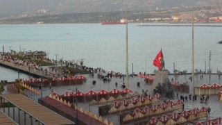 Yağışlı havanın son bulmasını fırsat bilen vatandaşlar İskenderun Sahiline akın etti