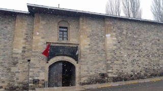 Yaklaşık 200 yıllık han, zamana direniyor